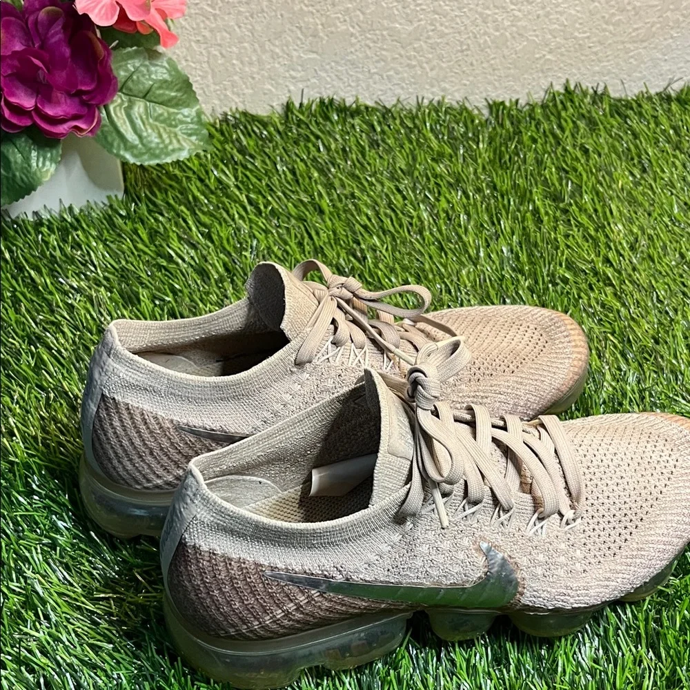 Nike Women’sFlyKnit  vapormaxKnit Lace-Up Sneakers - Light Beige